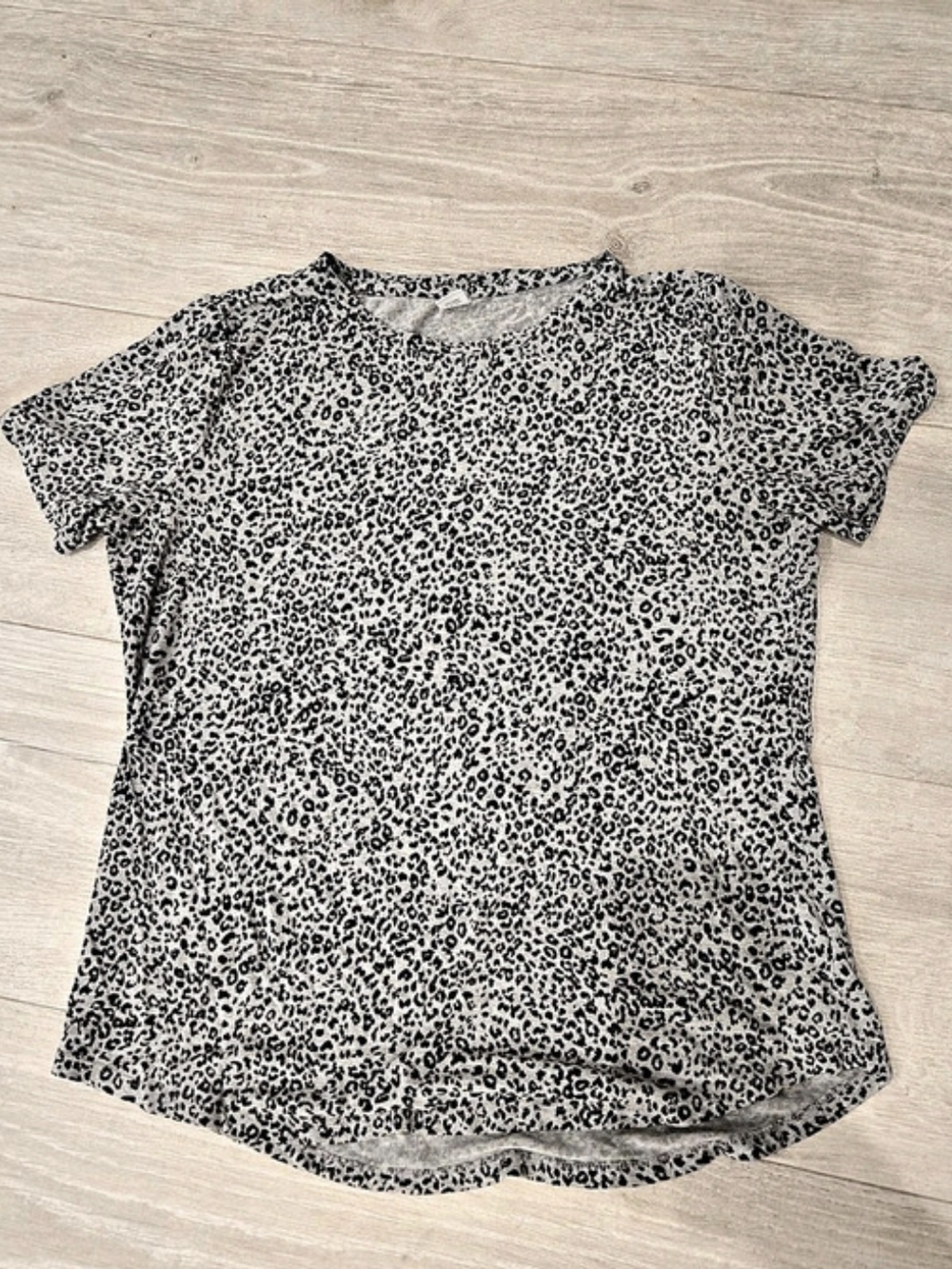 Old Navy Short-Sleeve Luxe Printed T-Shirt Gray & Black Medium